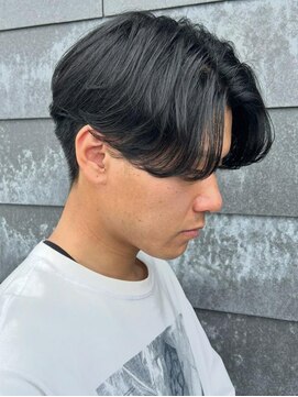 ヒュイル バイ ニアウ(Hwyl by Niau) MEN’S/リバースセンターパート/ニュアンスパーマ/伊勢崎