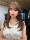 顔周りで盛れるナチュラルレイヤーミディ