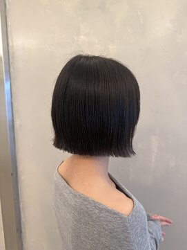 ダリー 円山店(Dali) 重めのミニボブも顔周りのレイヤーで今っぽスタイル