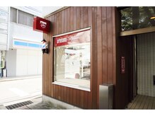 アルテサーノフォーバーバーズ(artesano for BARBER's)の雰囲気(お仕事や学校帰りにも気軽に立ち寄れる好立地。駐車場もあり。)