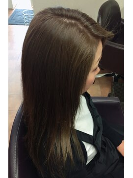 ヘアカラー専門店 カラフルパレット 外国人風シルバーアッシュ