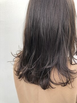 トレヴァーデルチザン 南船場店(TREVOR DE'RTISAN) レイヤーカットにアッシュブラウンカラー