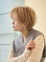 イヴォークトーキョーオーサカ(EVOKE TOKYO osaka)&nbsp;かっこよさの中に女性らしさ ショート ハイトーンブリーチカラー