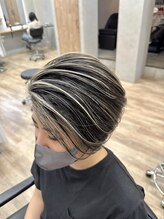 【ファッションハイライト】細めで多めに入れてしっかり筋感がわかるハイライトに！