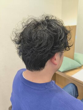 ウイバイファースト(u'i by first) パーマをかけたショートスタイル