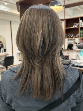 ルイ(ROUIS produced by LUCK 津田沼) ROUIS  津田沼　ローライト　デザインカラー　白髪ぼかし