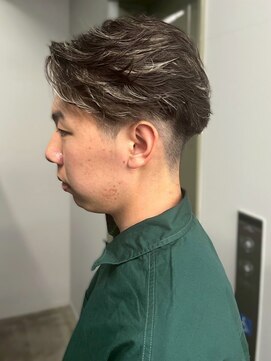 セプト 博多(SEPT.) ハイライト シルバーグレージュ ツーブロック 韓国風パーマ