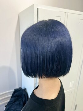 リグ 横浜(Lig.) ネイビーブルーアッシュカラーブリーチダブルカラー丸みボブ横浜