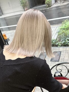 ヌエン 渋谷(NU/EN) 冬カラー/シャドールーツ/シルバーホワイトグレージュ/長めボブ