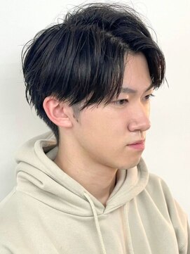 センターパート シースルーマッシュ 毛流れパーマ 20代