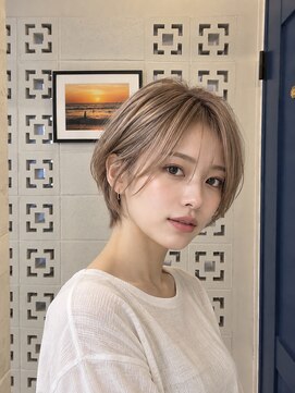 クレメンテ バイ ロスタ(Clemente by Rosta) ショートカット×ミルクティーベージュ