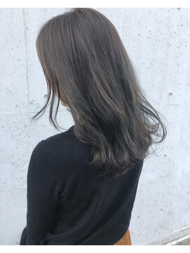 ヘアデザイン ソラ(Sola) ブルーアッシュハイライトカラー 毛先ゆるウェーブ