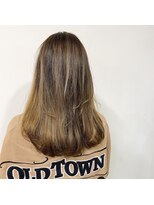 バズ ビー(BUZZ Bee)&nbsp;グレージュバレイヤージュ☆【BUZZ bee 】