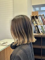 ロイド(Royd.)&nbsp;切りっぱなしボブ外ハネボブロブヘアハイライトバレイヤージュ