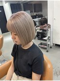 ホワイトブロンド　ミニボブ