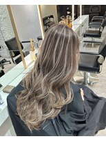 ブレンド 渋谷(BLend)&nbsp;ハイライトブルージュマチルダボブインナーグレージュ前髪