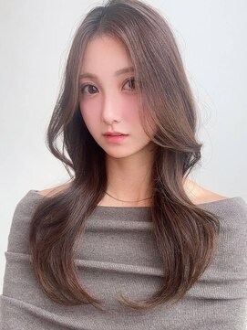 《NYLON.》韓国風レイヤー×透明感ベージュ