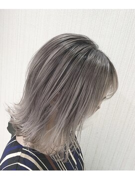 トムキャット(TOM CAT) トレンドカラー！『シャドールーツ』