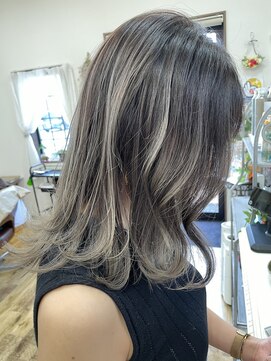 リリー ヘアーアンドビューティー(Lily) バレイヤージュカラー