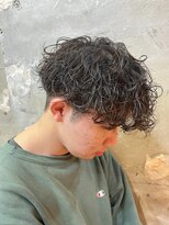 アカ(ACA)&nbsp;マッシュ　ツイストスパイラル　波巻きパーマ　センターパート