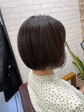 ハサミバイアトリエナガノ 千葉(8sami by atelier nagano) ショートボブ/センターパート/ツヤ髪/グラデーション/イヤリング