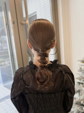 アヴェイル ヒロオ(a'vail Hiroo) 大人綺麗めタイト編みおろしヘアアレンジ