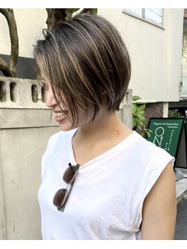 アンプラグド(unplugged) ブロンドベージュブリーチありダブルカラーハイトーン透明感