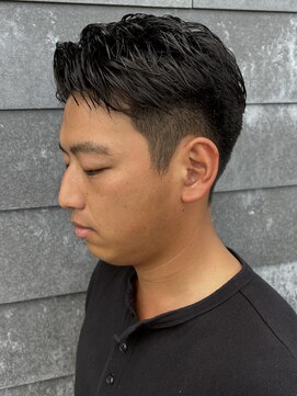 ヒュイル バイ ニアウ(Hwyl by Niau) メンズマッシュセンターパートスパイラルパーマニュアンスパーマ