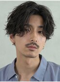 メンズミディアムウルフシャドウパーマセンターパートルーズヘア