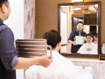 オオノ イキ堂島店(ONO)の写真/第一印象をよく魅せるのは清潔感が大事。年代問わず、幅広い世代に向けた提案ができる。〈理容室〉