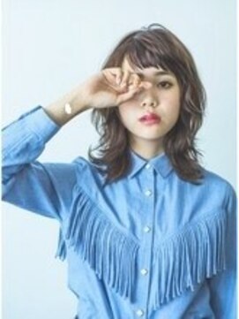 マカロニコースト(macaroni coast) 眉上バング×ミディアムウルフ