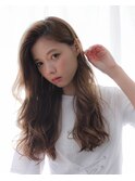 かき上げ前髪の抜け感ロングヘアー