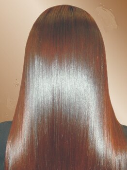 エヴィス(evis)の写真/厳選した薬剤の有効成分が髪の芯まで浸透して傷みを修復◎evisならではのヘアケアをお試しあれ♪