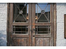 お花屋さんでもなく・・雑貨屋さんでもなく・・　　　　　　------そこは美容室。