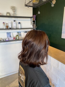 アミィヘアー(Ami Hair) ゆる巻き×ピンクブラウンカラー×ミディアムレングス