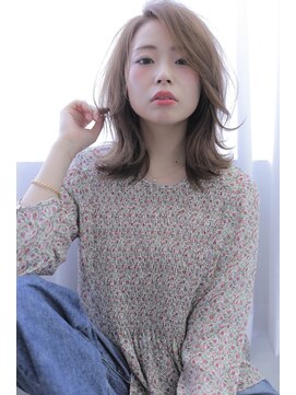 リジー(Litzy) 【Litzy by KHAIR】外ハネナチュラルミディ×ブルーベージュ