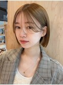ミニボブ前髪なし美髪ワイドバングイメチェンヘアベージュカラー