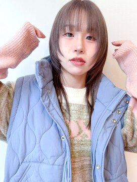 ペールベージュ レイヤーカット ロングウルフ ブリーチカラー