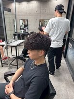 イーラ(era)&nbsp;バロックパーマパーマ/メンズ/刈り上げ/眉毛/ツイスト