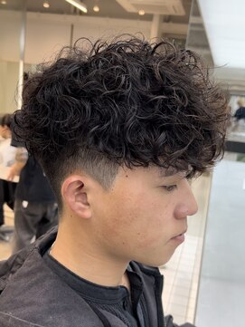 フィフスパーク(fifth PARK) 渋谷スペインカールラルフカール刈り上げ高めツーブロックメンズ