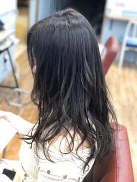 ミーティア バイ クアトロ(Meteor By QUATRO) 赤みを抑えたスターダストグレージュ