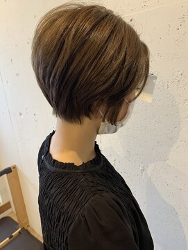 クマ(kuma.) イルミナカラー/ショートボブヘア/ゆるウェーブ