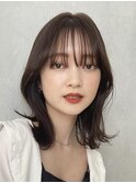 顔周りレイヤーカットくびれヘアミルクティーベージュカラー