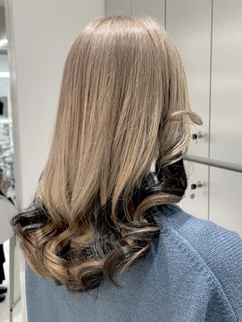 アールプラスヘアサロン(ar+ hair salon) 逆インナーカラーミルクティーベージュ×ブラック