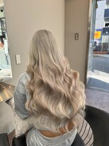 エミーバイモアムー(Emmie byMoremuu)&nbsp;【埼玉ギャルの救世主】ホワイトカラー