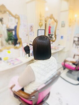 美容室 ティンカーベル ぱっつんボブ