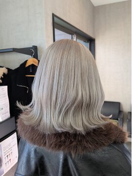 トリコ(ToricO) ホワイトシルバーカラー