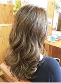 ハイアッシュベージュ×大人かわいいゆるふわウェーブ