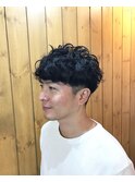 毛先ワンカールメンズパーマスタイル