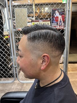 アルファベットシーガム(C gam) 7.3 スキンフェード　サイドパート